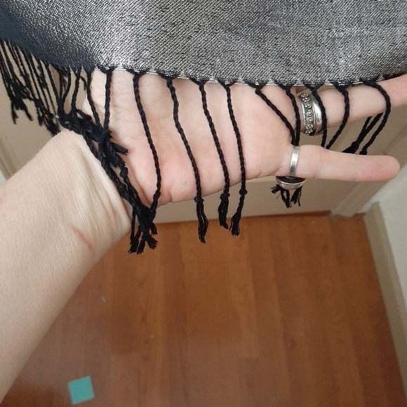 CHARMING CHARLIE METTALIC SCARF - Picture 3 of 3